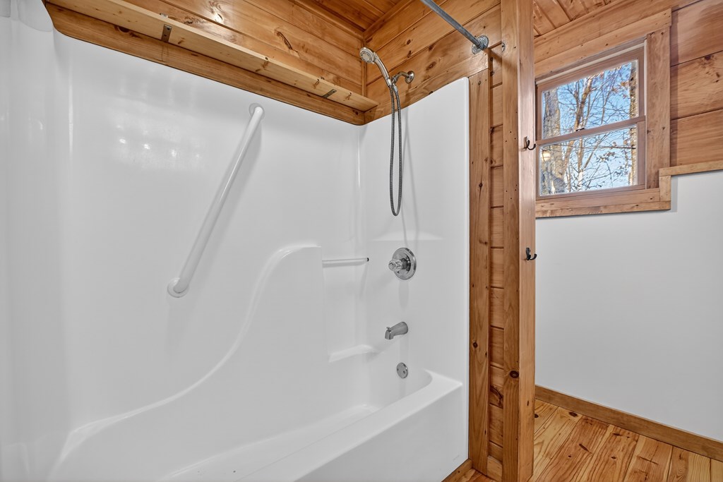 22 Running Bear Ridge