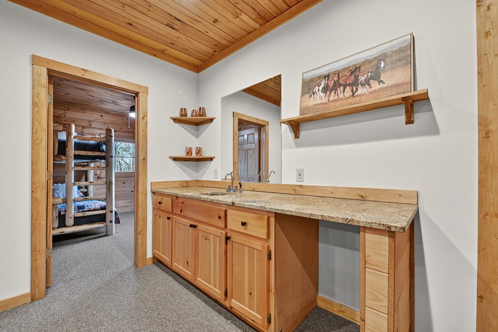 22 Running Bear Ridge