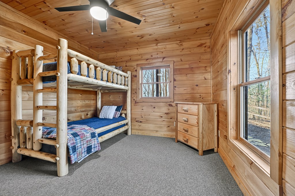 22 Running Bear Ridge