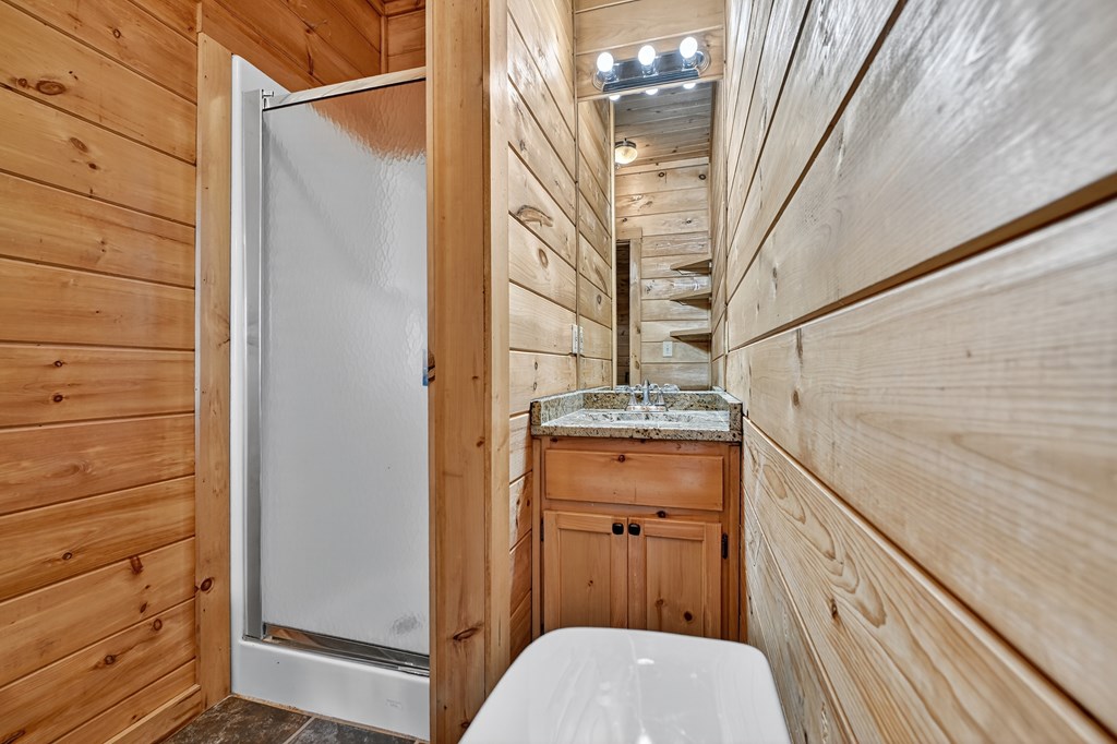 22 Running Bear Ridge