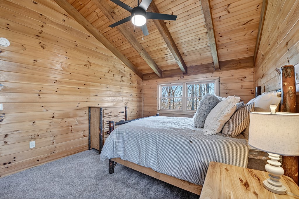 22 Running Bear Ridge