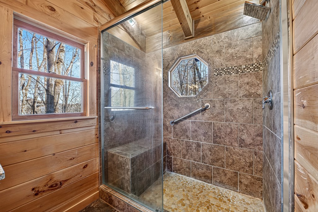 22 Running Bear Ridge