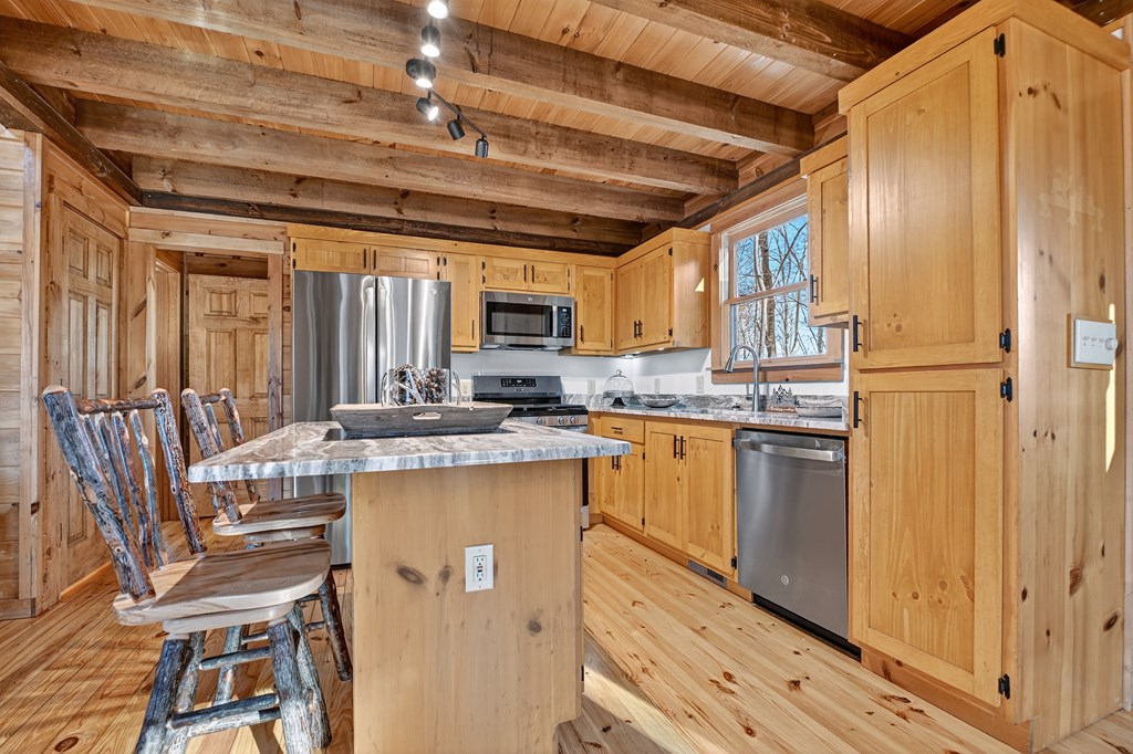 22 Running Bear Ridge