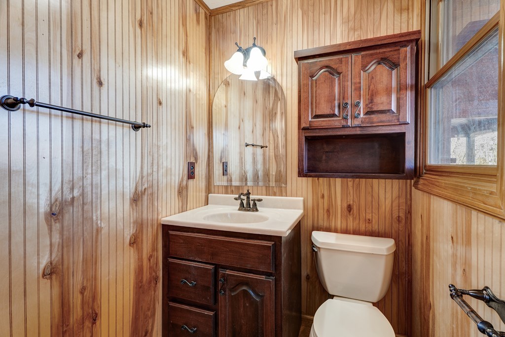 716 Lakeview Circle