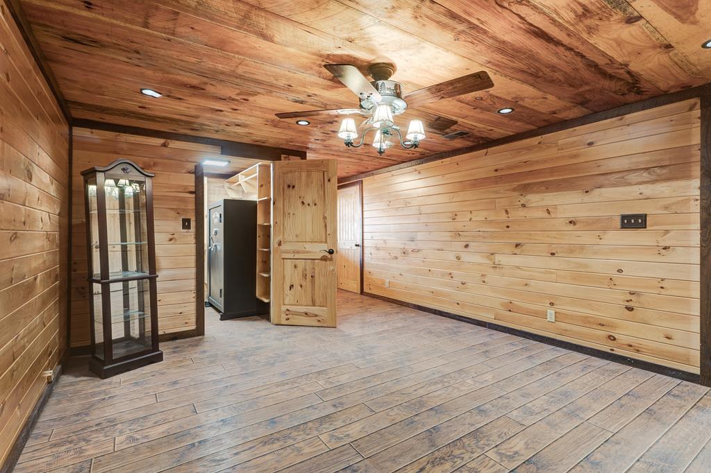 716 Lakeview Circle