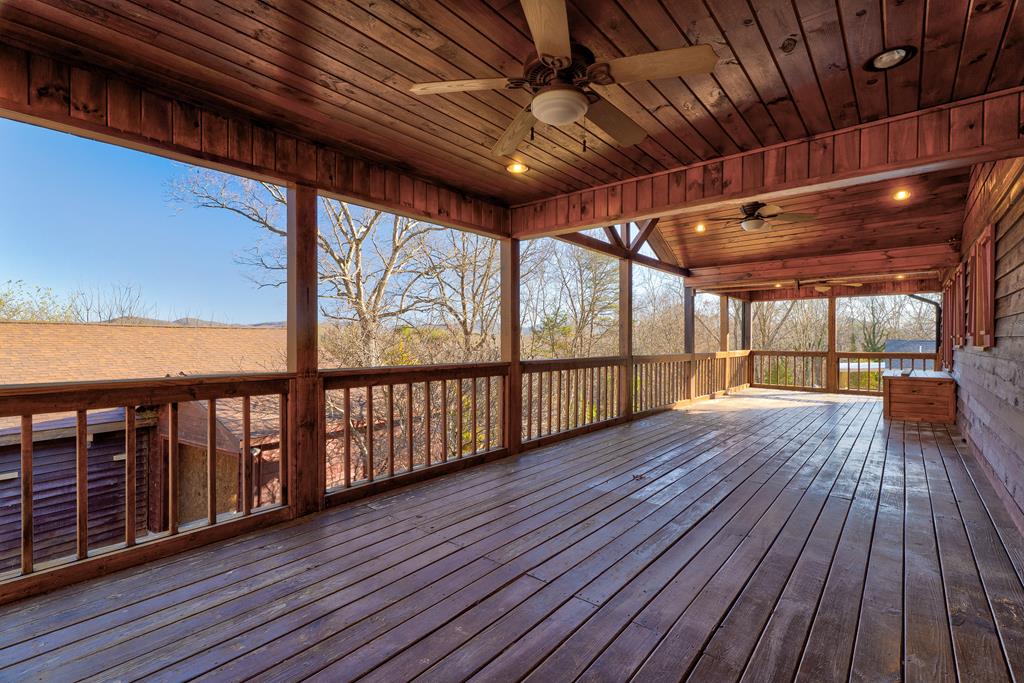 716 Lakeview Circle
