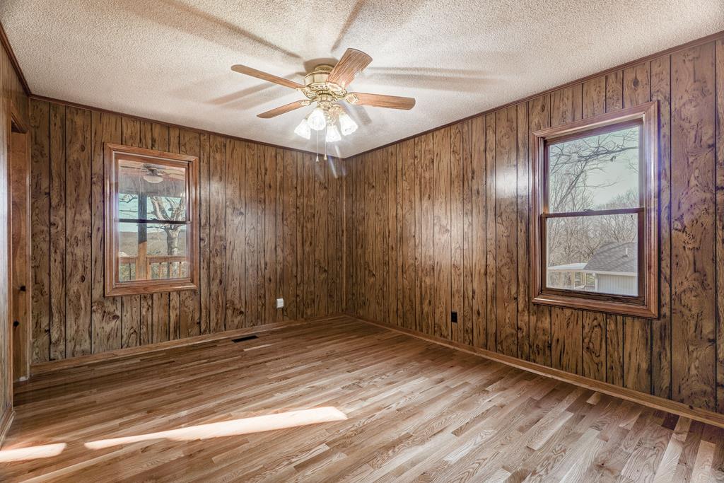 716 Lakeview Circle
