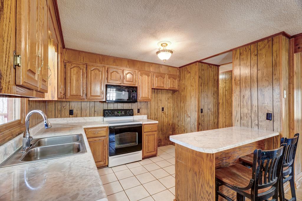716 Lakeview Circle