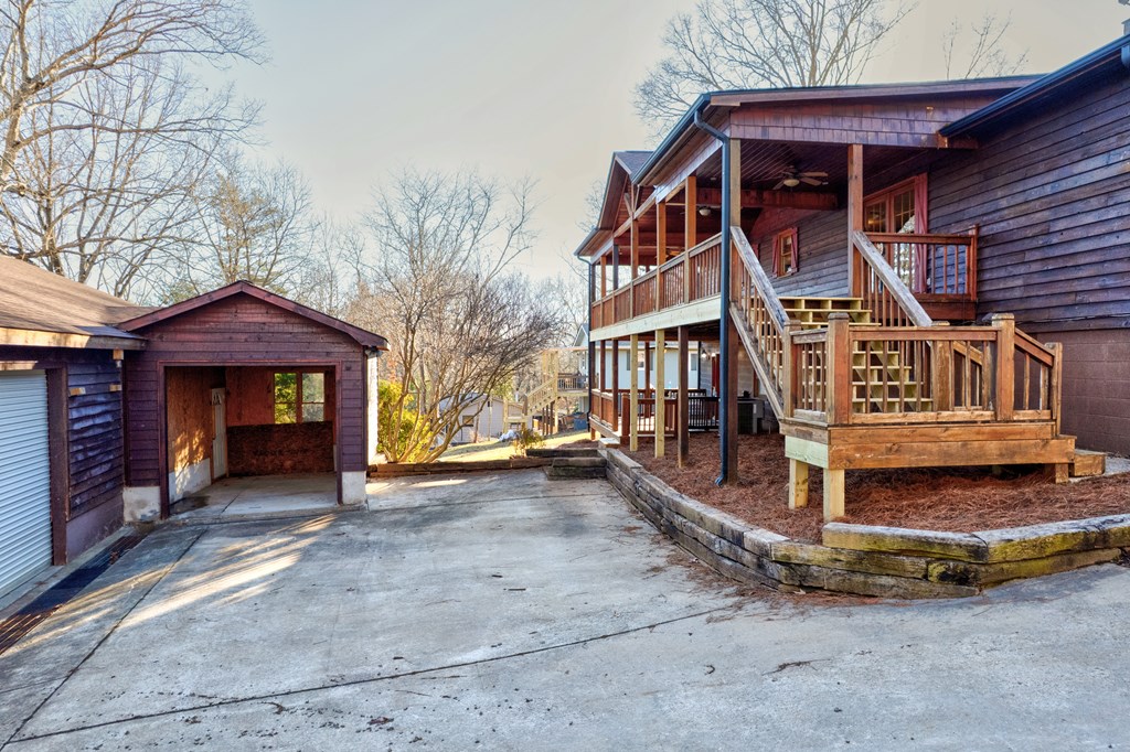 716 Lakeview Circle