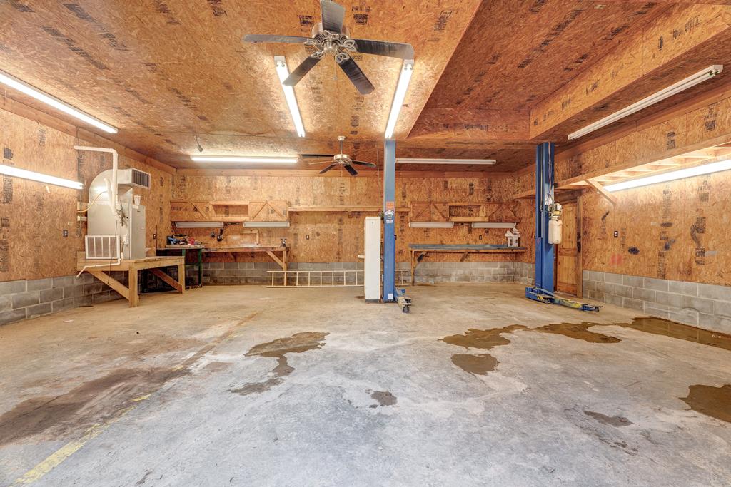 716 Lakeview Circle