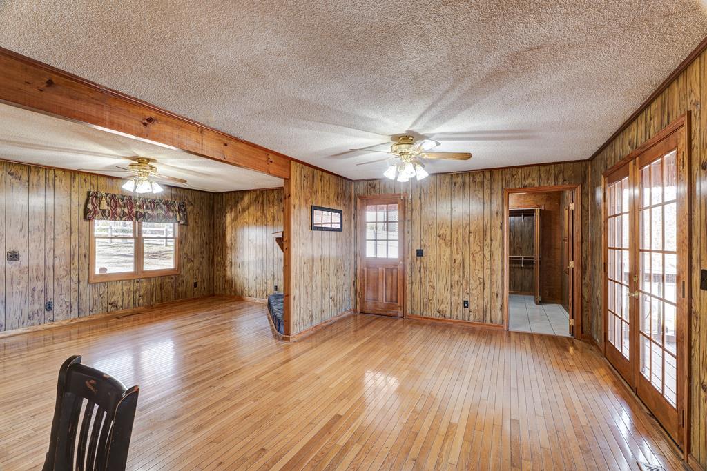 716 Lakeview Circle