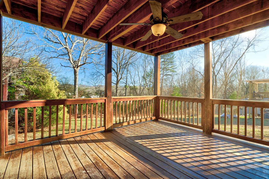 716 Lakeview Circle