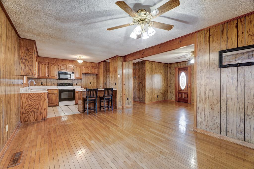 716 Lakeview Circle