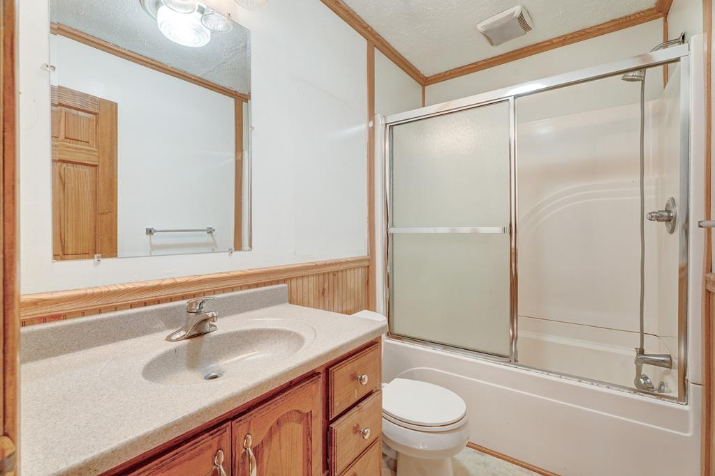 716 Lakeview Circle