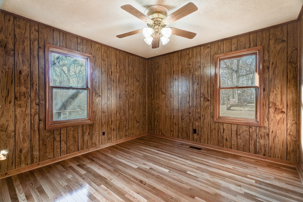 716 Lakeview Circle