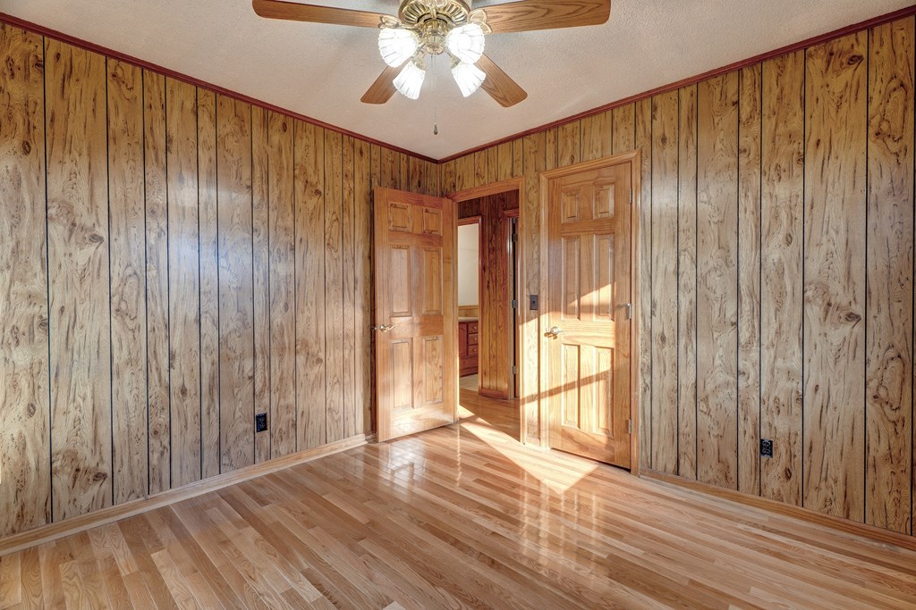 716 Lakeview Circle
