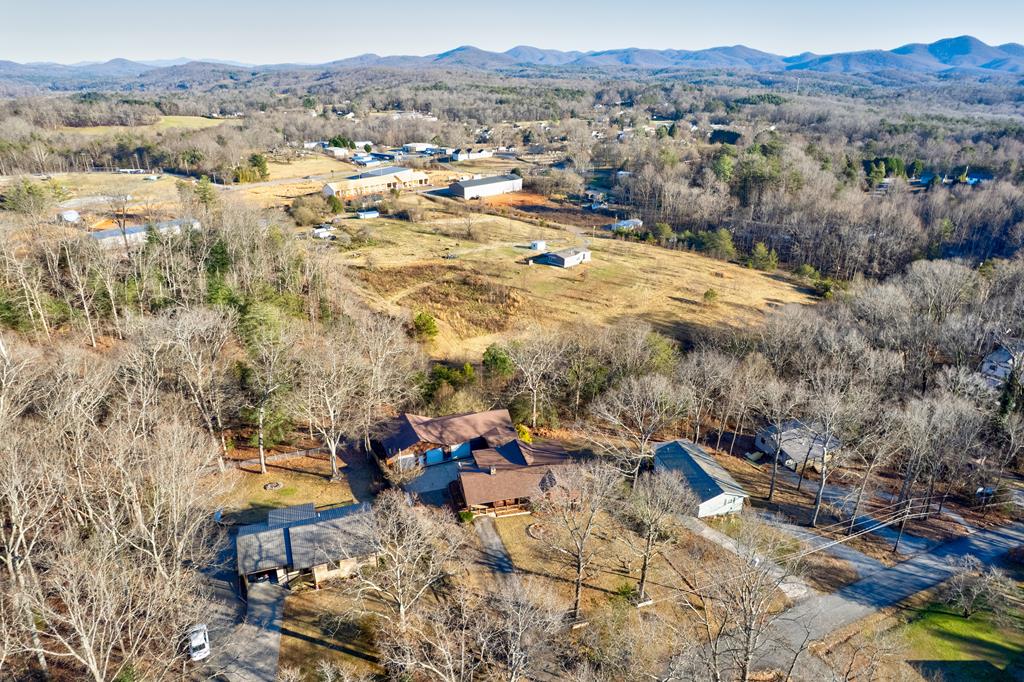 716 Lakeview Circle