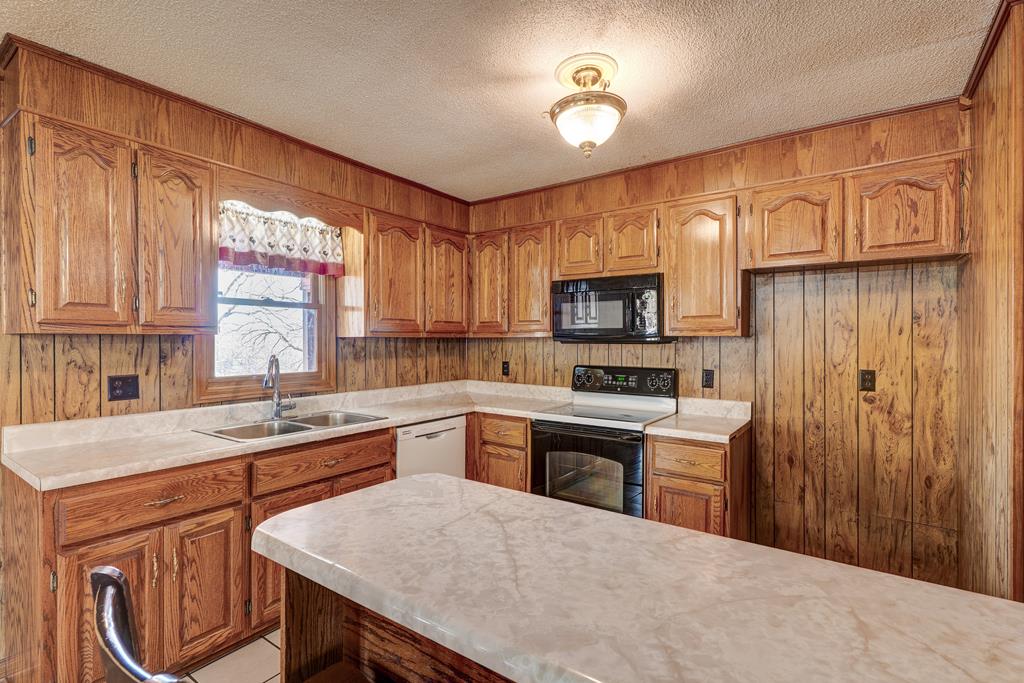 716 Lakeview Circle