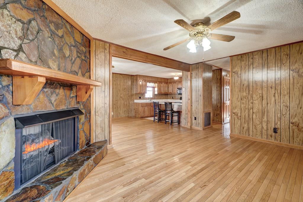 716 Lakeview Circle
