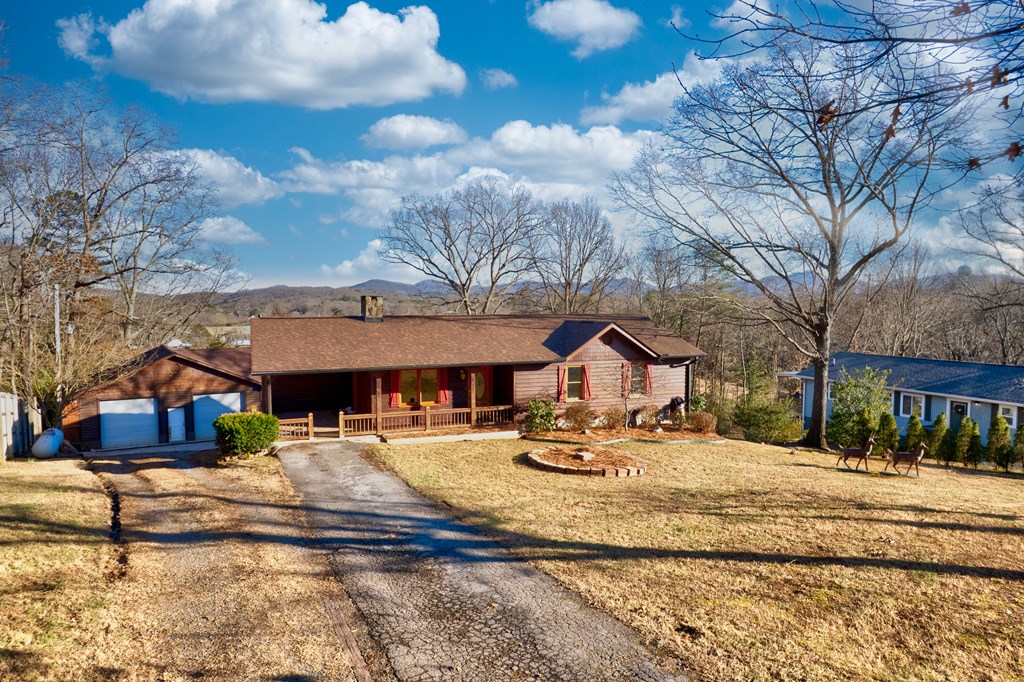 716 Lakeview Circle