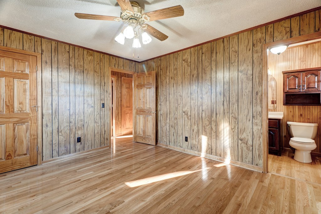 716 Lakeview Circle