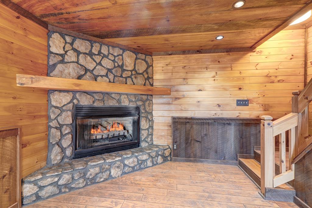 716 Lakeview Circle