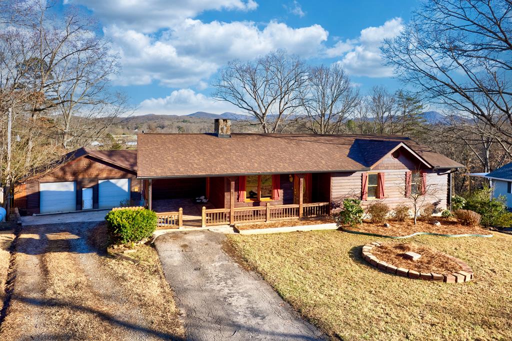 716 Lakeview Circle
