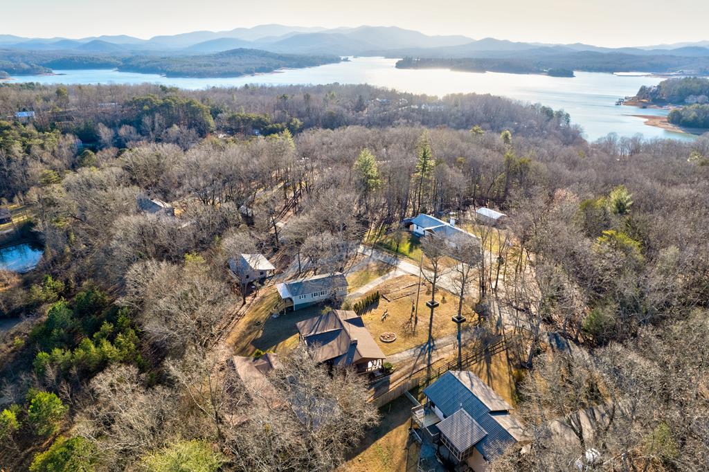 716 Lakeview Circle