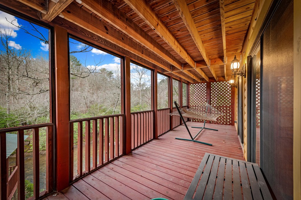 120 North Riverview Ln