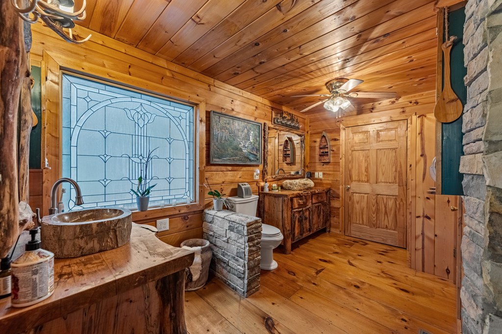 120 North Riverview Ln