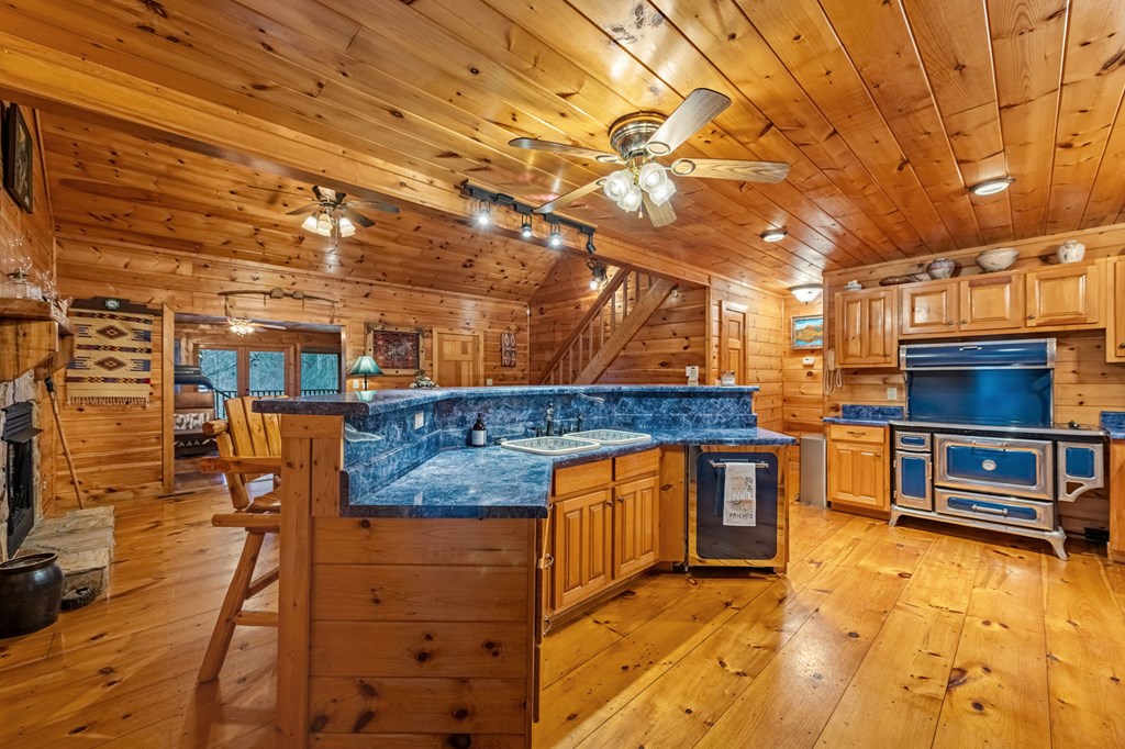 120 North Riverview Ln