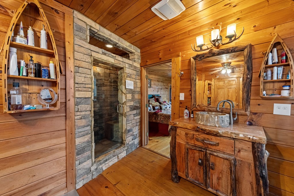 120 North Riverview Ln