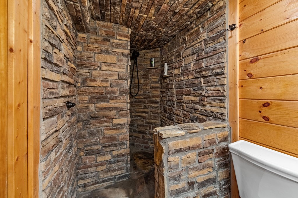 120 North Riverview Ln