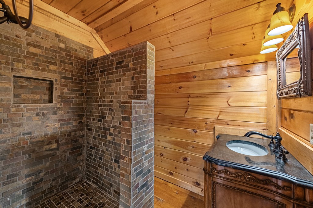 120 North Riverview Ln