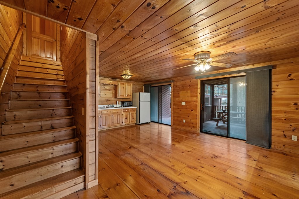 120 North Riverview Ln