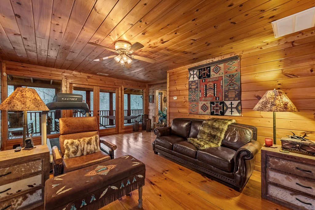 120 North Riverview Ln