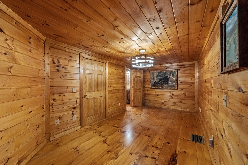 120 North Riverview Ln