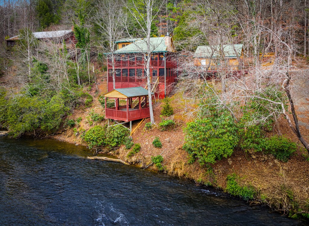 120 North Riverview Ln