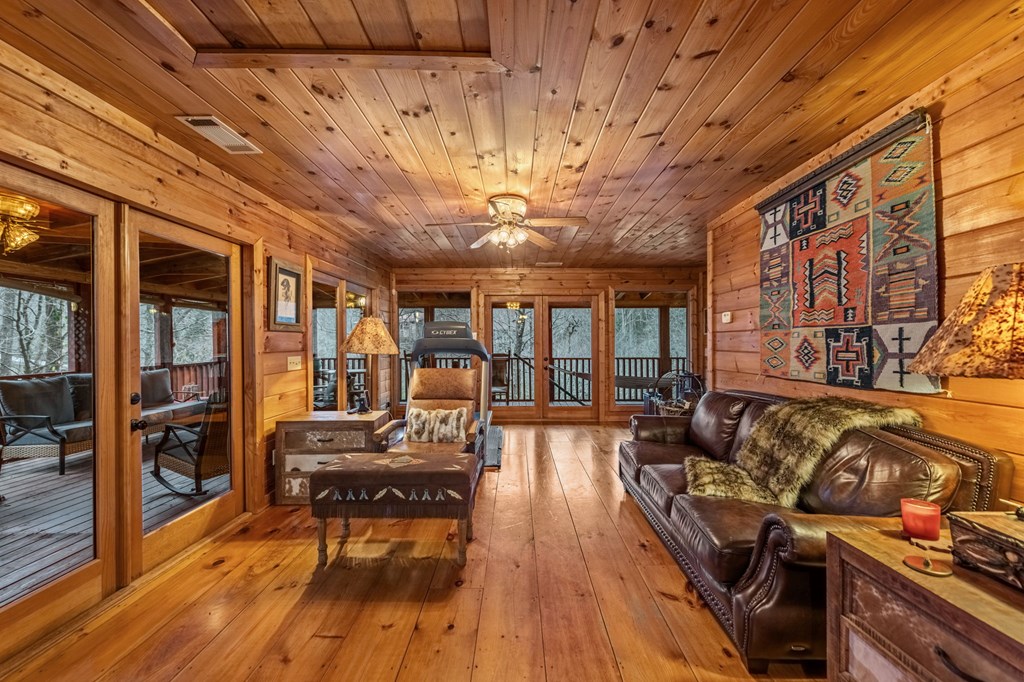 120 North Riverview Ln