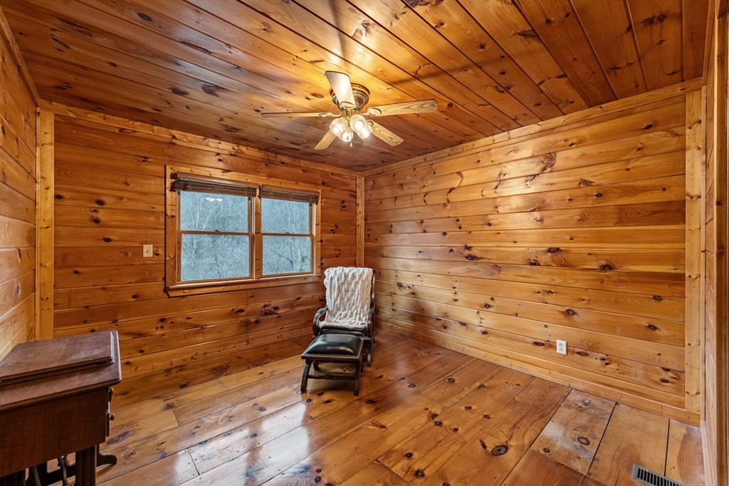 120 North Riverview Ln