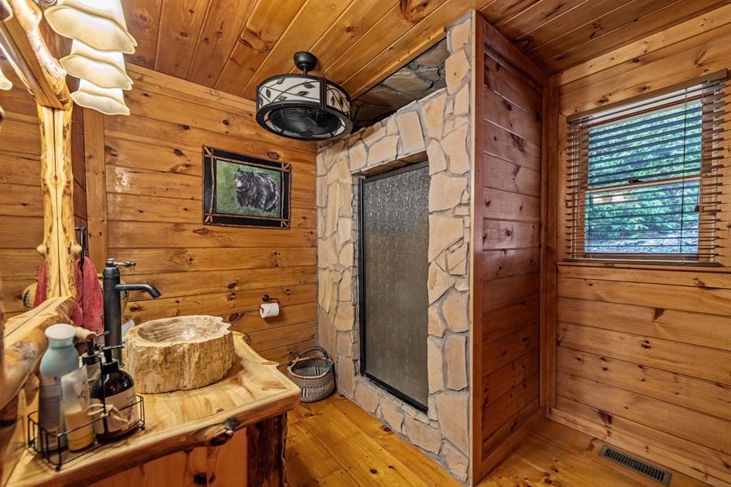 120 North Riverview Ln