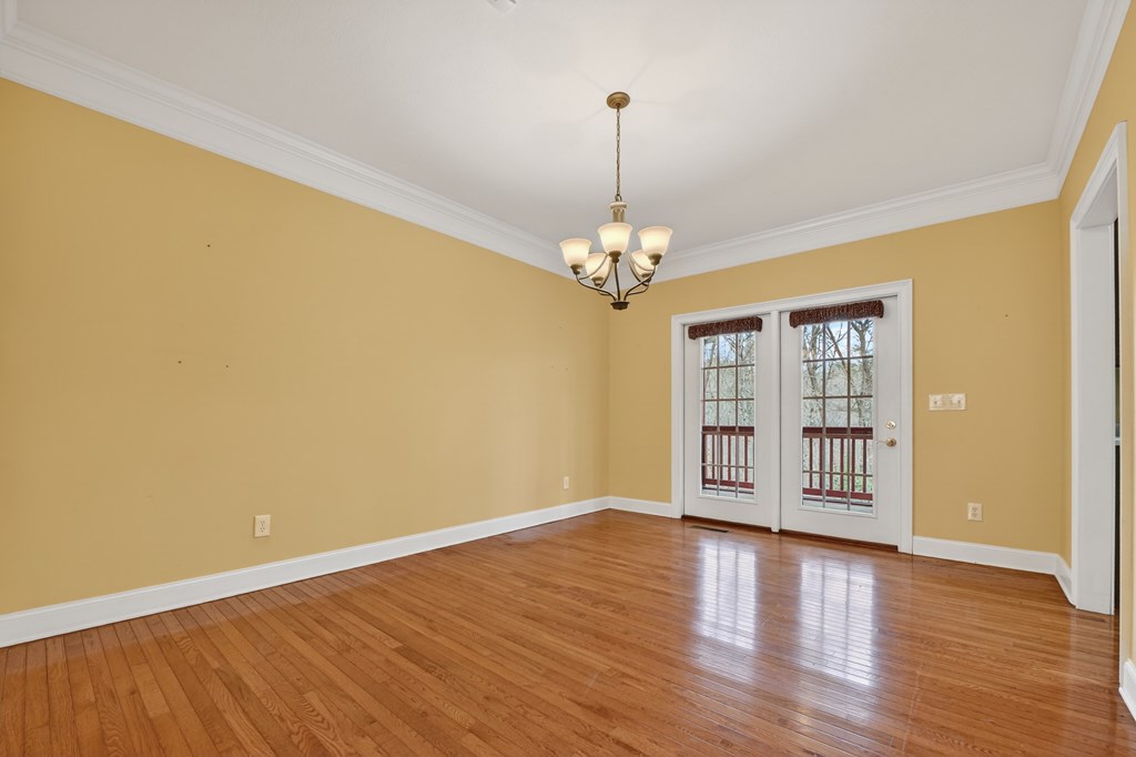 220 Oak Ridge Lane