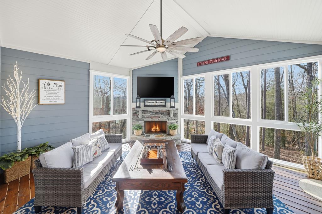 218 Highland Pointe Drive