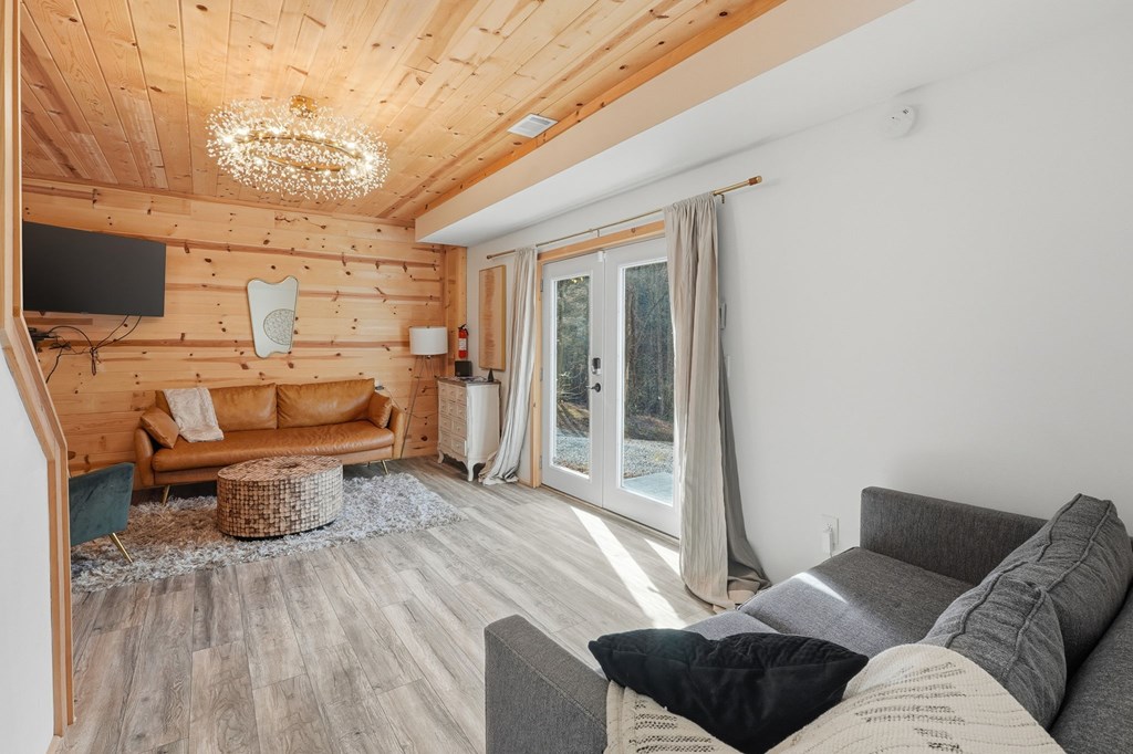 861 Little Rock Creek