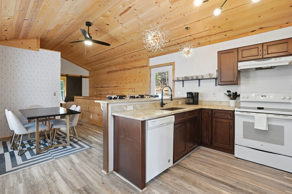 861 Little Rock Creek