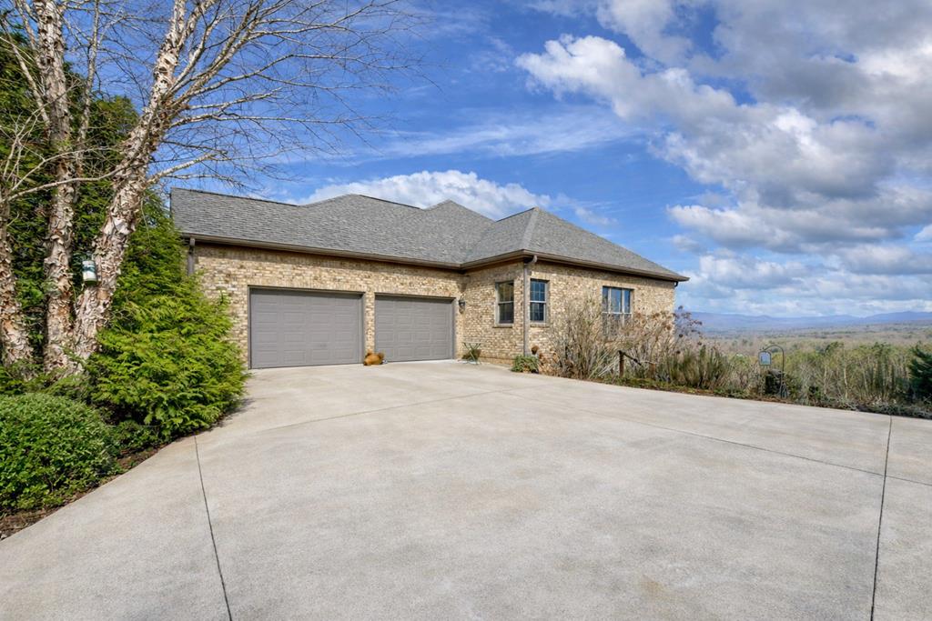 100 Fox Paw Leaf Court