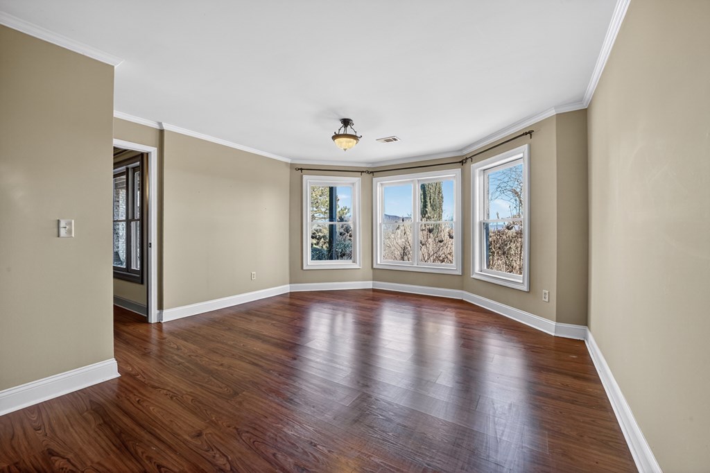 100 Fox Paw Leaf Court