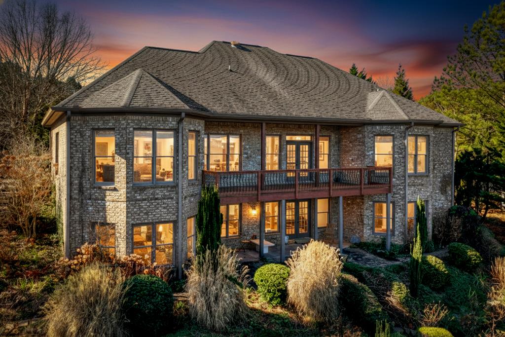 100 Fox Paw Leaf Court