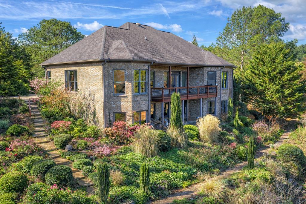 100 Fox Paw Leaf Court