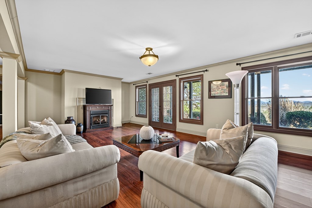 100 Fox Paw Leaf Court